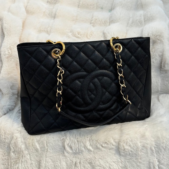 Chanel GST in black caviar leather - Picture 3 of 15